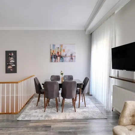 Lovely Cozy 3bd25bath Duplex Patio! #273 Apartment *