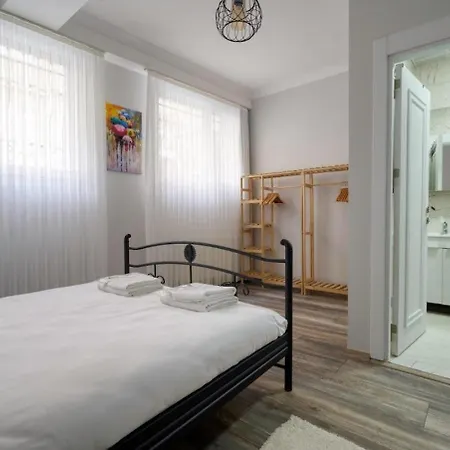 Lovely Cozy 3bd25bath Duplex Patio! #273 * Estambul