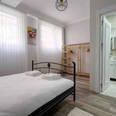 Lovely Cozy 3bd25bath Duplex Patio! #273 Lägenhet Istanbul