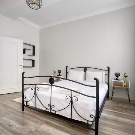 Lovely Cozy 3bd25bath Duplex Patio! #273 * Estambul